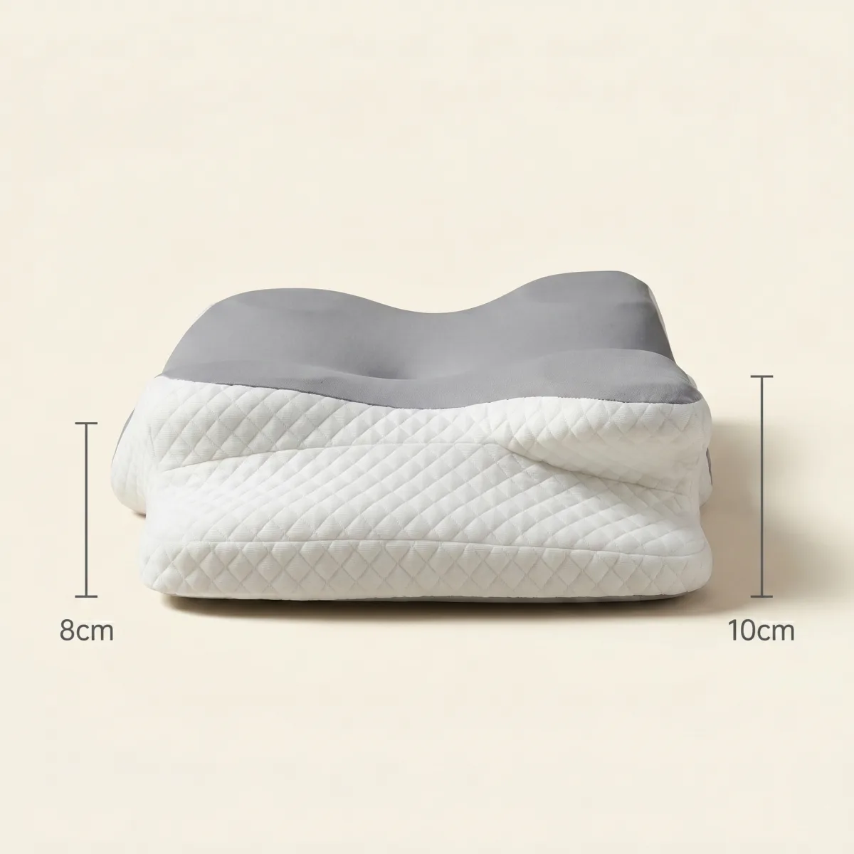 Zijaanzicht van het slaapkussen met de hoge kant van 10 cm en de lage kant van 8 cm